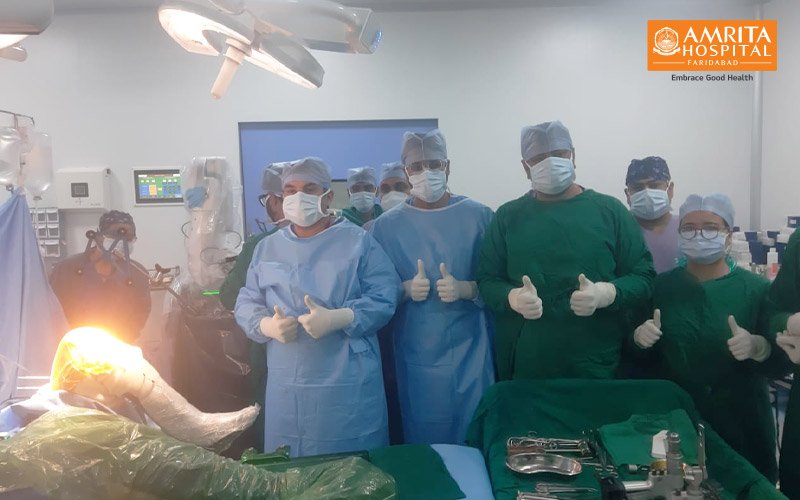 Dr. Mrinal Sharma performed the first robotic surgery of Amrita Hospital Faridabad