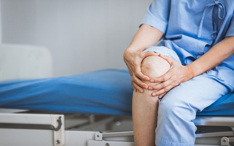 Robotic Surgery for Knee Pain: When to Consider It Over Other Treatments